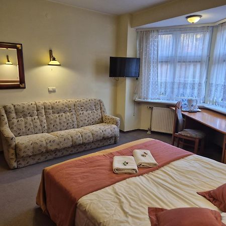 Familijny Osrodek Wypoczynkowo - Rehabilitacyjny Krynica Zdroj Hotel Exterior foto